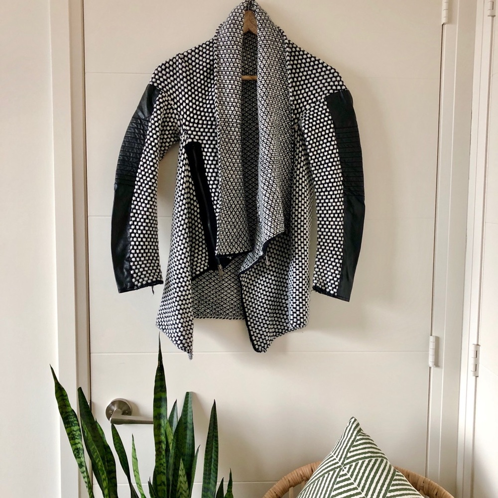 Women’s black & white open sweater
